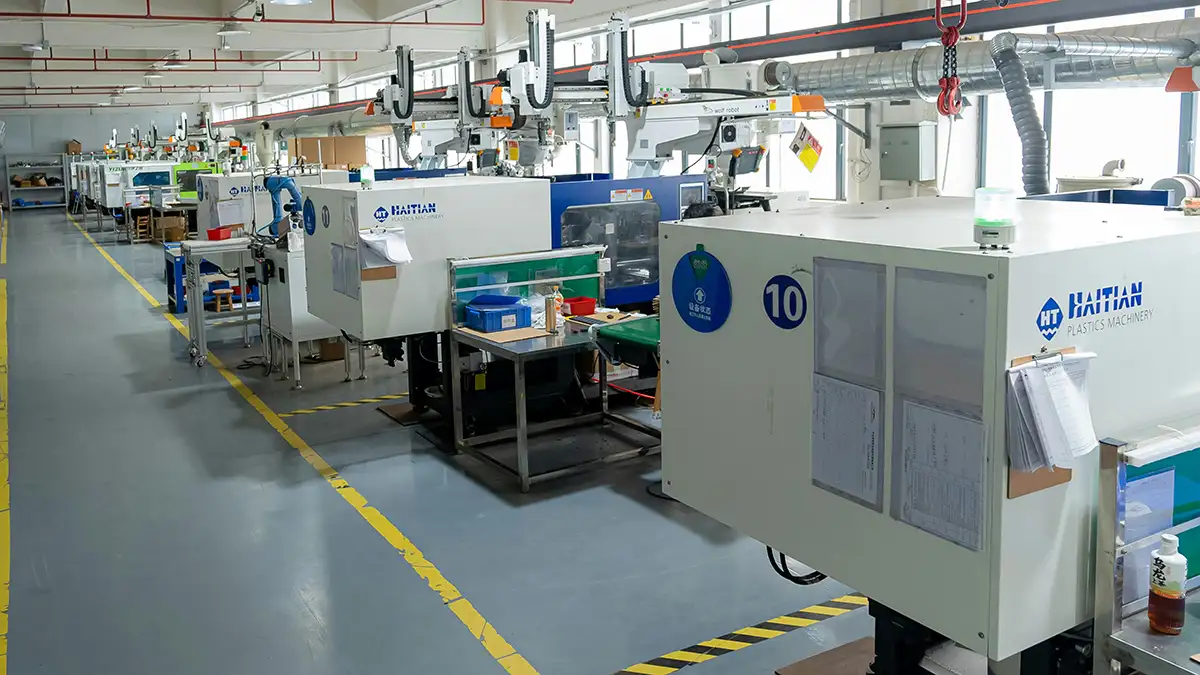 Injection molding workshop with plastic machines